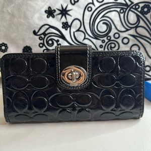 Coach Black Leather Quilt Wallet twist open